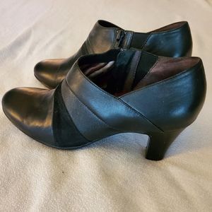 Abeo Booties size 9.5M